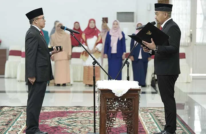 Plt. Gubernur Lantik Yozarwardi Usama sebagai Pj Sekda Sumbar Gantikan Erinaldi