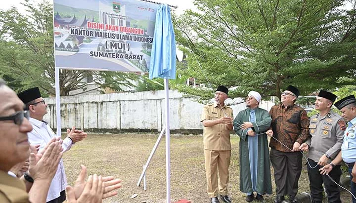 Gubernur Resmikan Penetapan Lokasi Kantor MUI Sumbar di Kompleks Masjid Raya