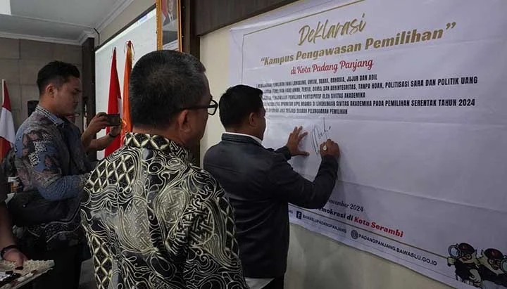 Diikuti Perwakilan Mahasiswa se Kota Padang Panjang, Bawaslu Deklarasikan Kampus Pengawas Pemilih 2024