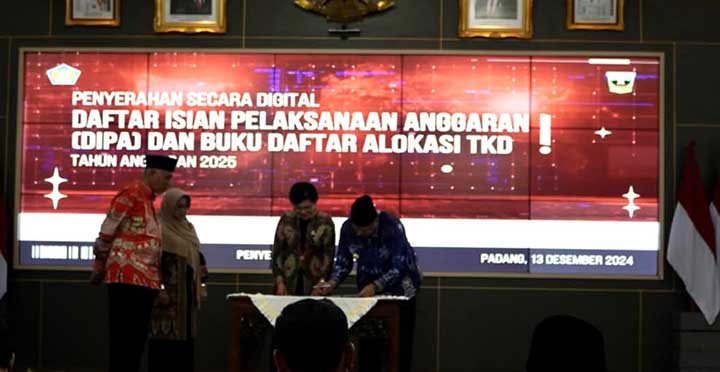 Pj Wako Padang Panjang Hadiri Penyerahan DIPA Dan Buku Alokasi TKD 2025 Secara Digital