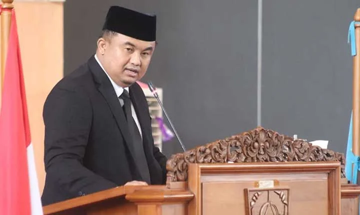 Bupati Dharmasraya Hadiri Pelantikan Wakil Ketua Satu DPRD