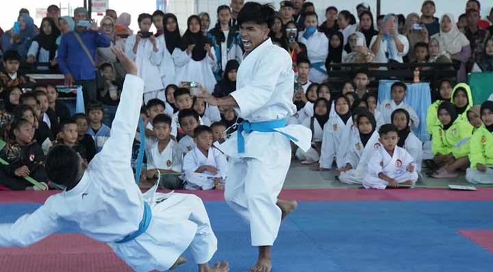 Ratusan Atlet Karate Sumbar, Riau, Jambi Perebutkan Piala Batalyon B Pelopor Brimob
