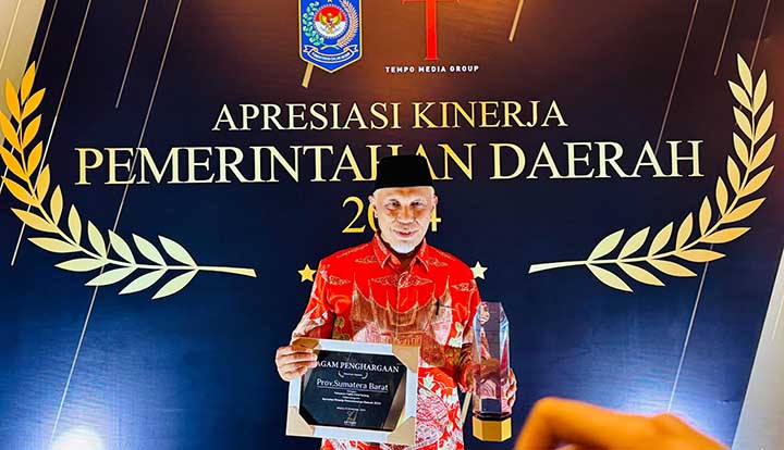 Pemprov Sumbar Raih Penghargaan Terbaik Nasional Bidang Pelayanan Publik dari Kemendagri