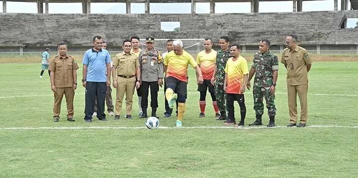 Gubernur Sumbar Mahyeldi Resmikan Kejuaraan Sepakbola Antarinstansi se-Sumbar