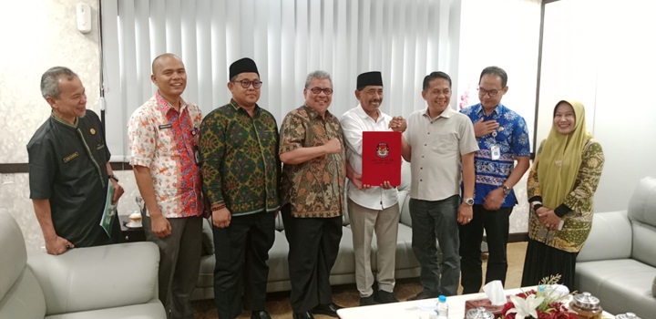KPU Serahkan Hasil Pilgub 2024 ke DPRD Sumbar