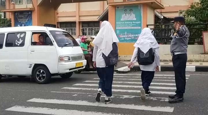Angkot gratis pelajar