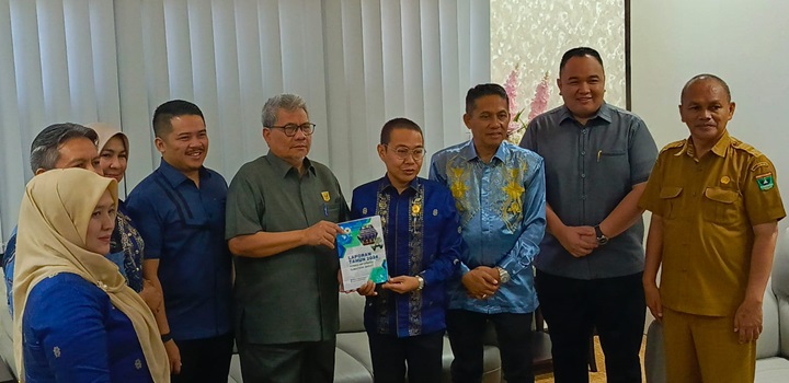 Sampaikan laporan monev 24 ki sumbar (1)