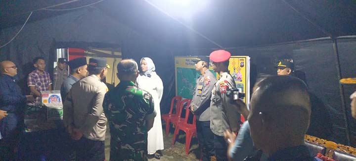 Tinjau pos keamanan pulau punjung