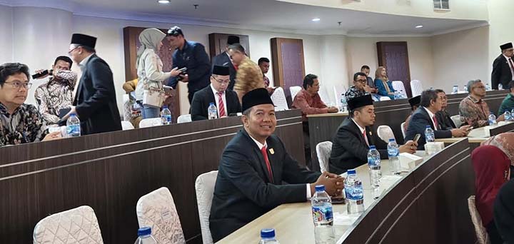 Anggota dprd hadiri hut sijunjung