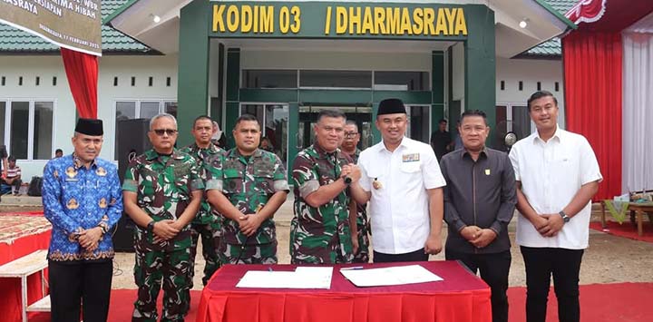Ketua dprd hadiri penyerahan bangunan kodim penghubung