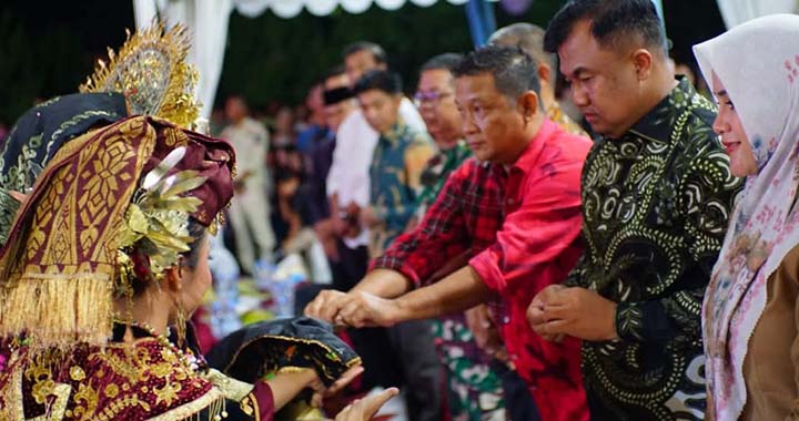 Ketua dg siriah resepsi hut kab