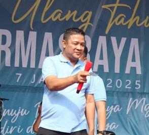 Ketua senam masal hut kab