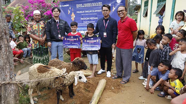 Rayakan Idul Adha 1446H XLSMART Salurkan Hewan Kurban untuk Masyarakat