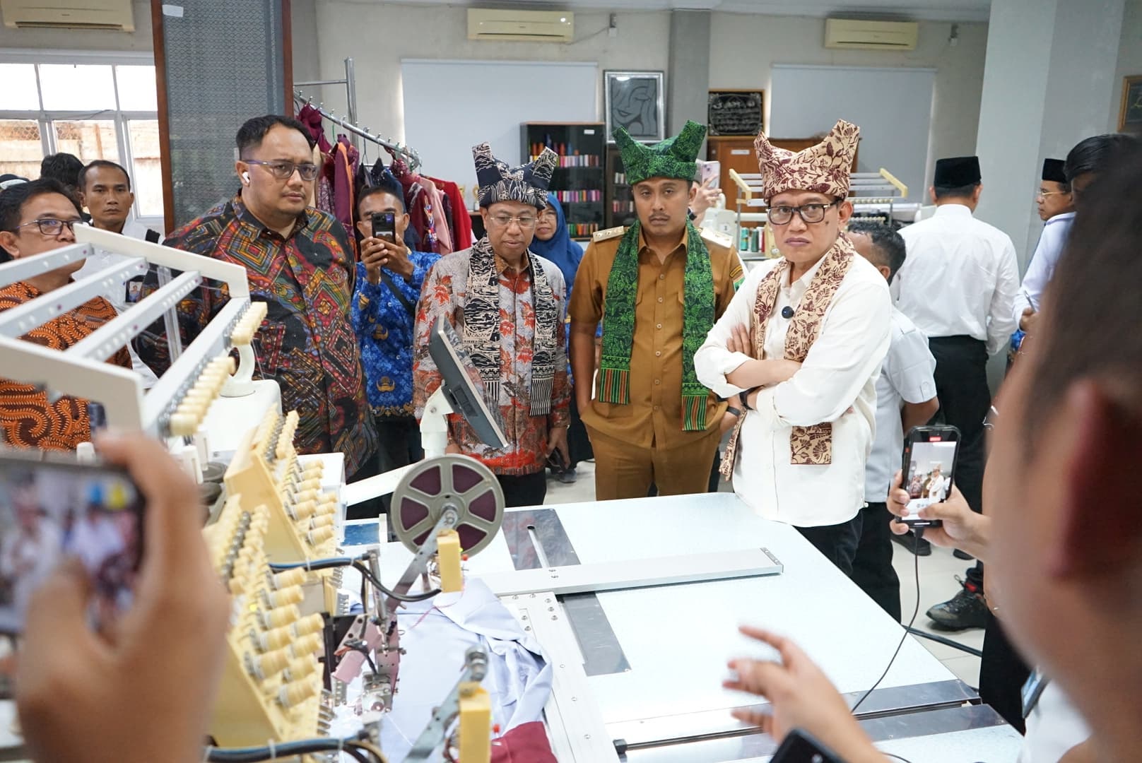 Sambut Menteri P2MI: Wagub Sumbar Siapkan SDM Unggul Bekerja Dunia Internasional!