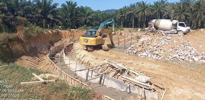Proyek pengendalian banjir