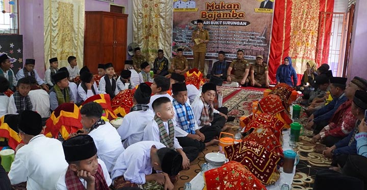 Makan bajamba