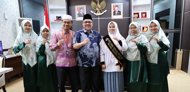 Empat pelajar parlemen copy