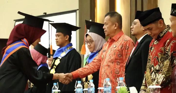Wisuda STT