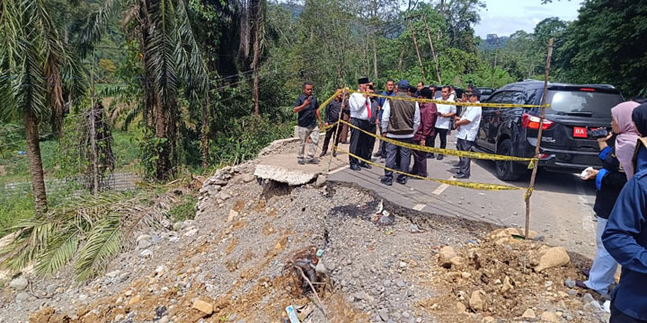 Tinjau jalan