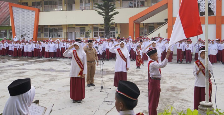 Upacara sekolah