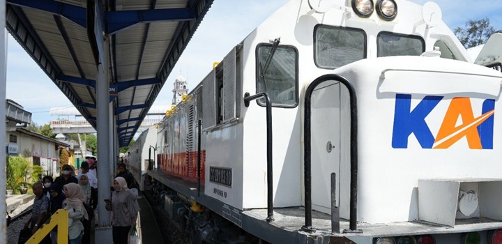Kereta api (2)