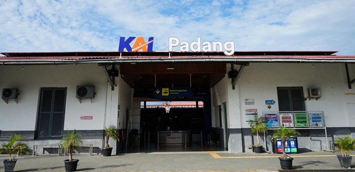 Stasiun KA Padang