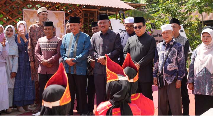 Berita adat