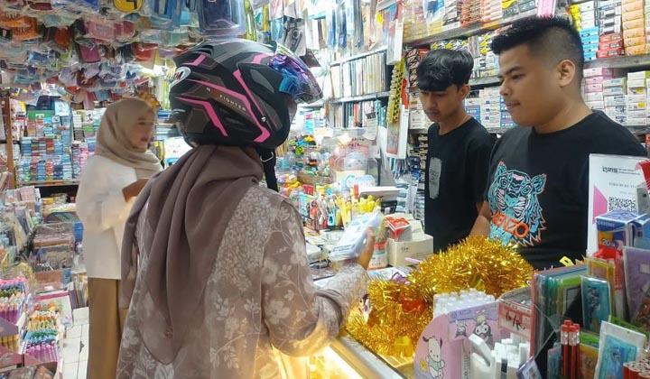 Alat sekolah