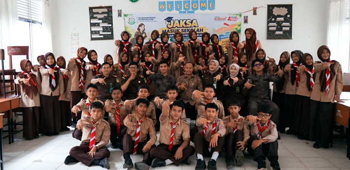 Jaksa masuk sekolah